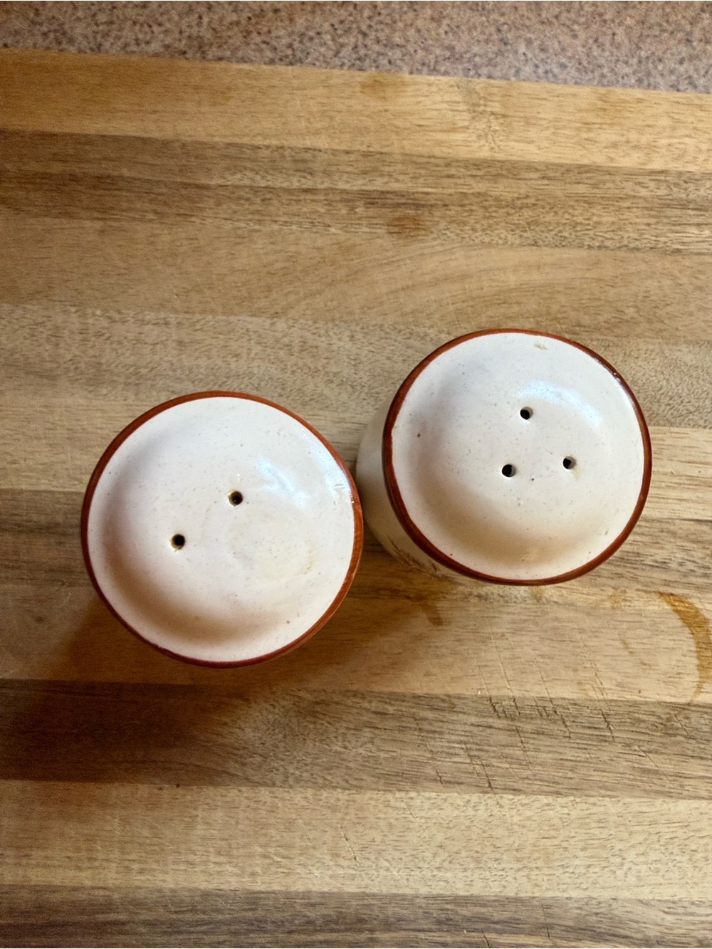 1970 Gardenia Stoneware Salt & Pepper Shakers Set - Picture 2 of 4